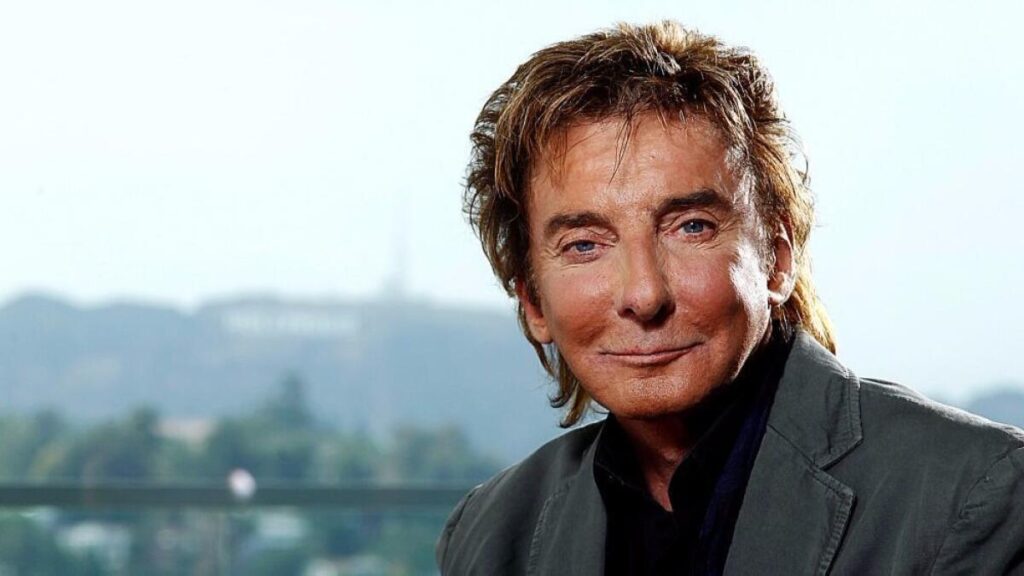 https://plasticadosfamosos.com.br/wp-content/uploads/2024/08/Barry-Manilow-e-a-Verdadeira-Historia-por-Tras-das-Cirurgias-Plasticas.jpeg