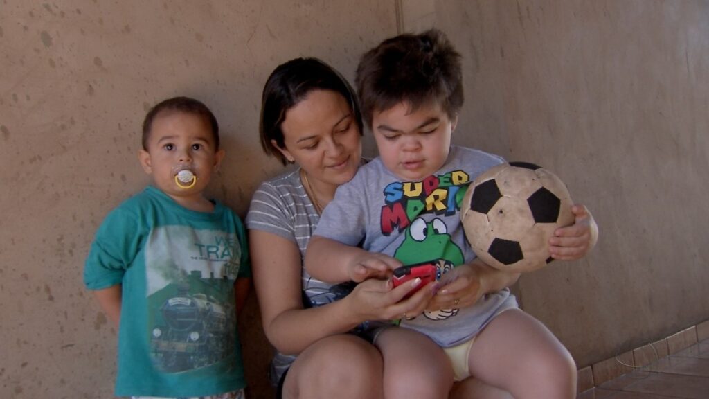 O menino de 3 anos que surpreendeu médicos ao superar condição rara grave com terapia genética pioneira