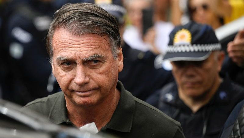 Análise: Bolsonaro tem soluçado de 30 a 40 vezes por minuto