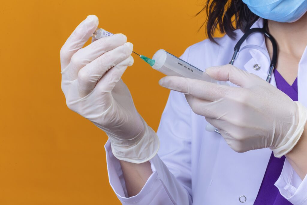 Anvisa determina recolhimento de antibiótico após troca de frascos em lote